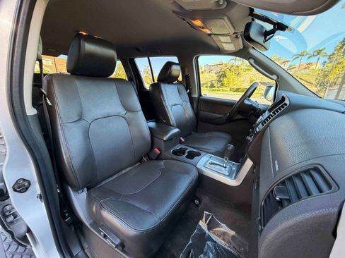 Used 2011 Nissan Pathfinder Silver image 30