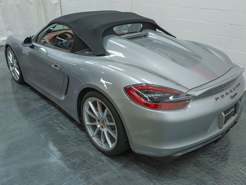 Used 2016 Porsche Boxster Spyder image 17