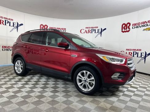 Used 2017 Ford Escape SE w/ Equipment Group 201A AWD/4WD image 1