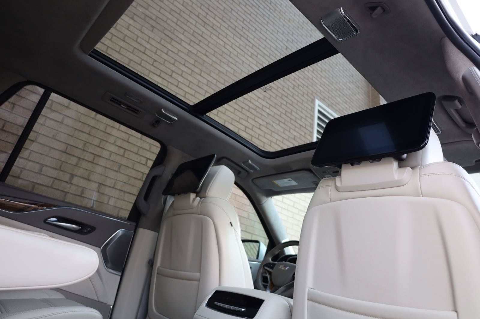 Used 2021 Cadillac Escalade Premium Luxury Platinum w/ LPO, Floor Liner Package AWD/4WD image 33