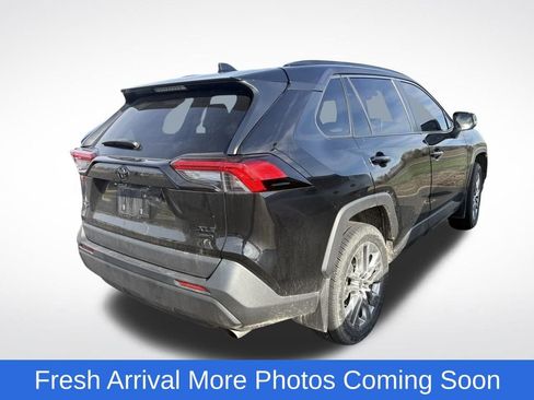 Used 2022 Toyota RAV4 XLE Premium image 5