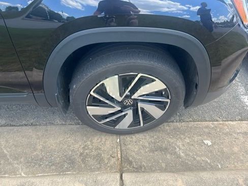 Used 2024 Volkswagen Atlas SE FWD image 8