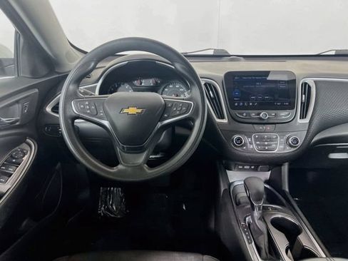 Used 2025 Chevrolet Malibu LT FWD image 19