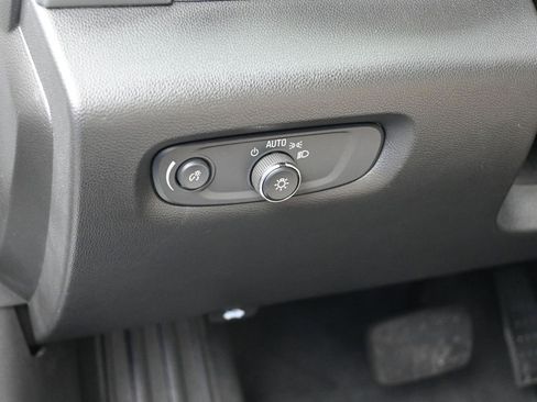 Used 2022 Chevrolet Traverse LS image 14