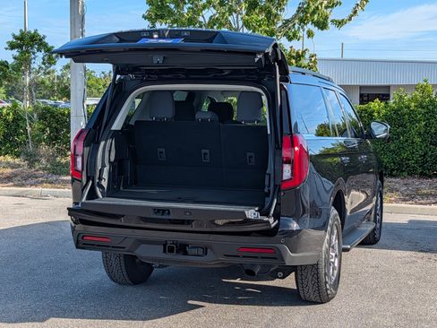 Used 2025 Ford Expedition Active image 15