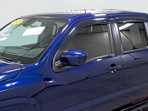 Used 2022 Nissan Frontier SV AWD/4WD image 8