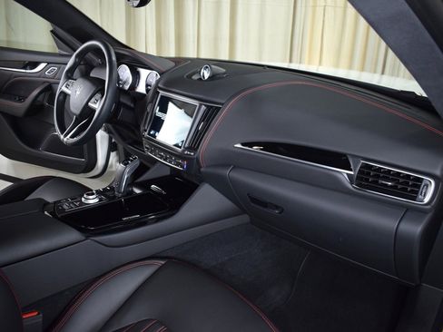 Certified 2022 Maserati Levante GT image 24