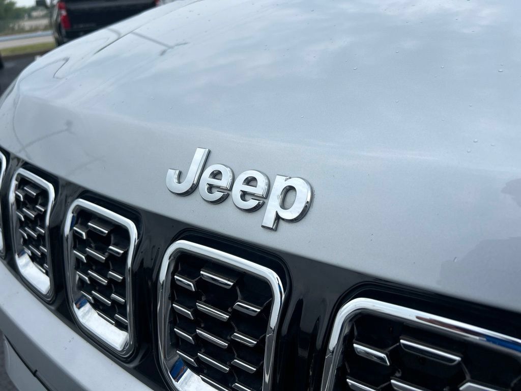 Used 2025 Jeep Compass Limited AWD/4WD image 10
