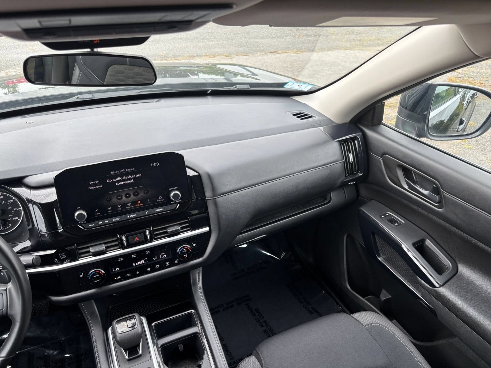 Used 2025 Nissan Pathfinder SV FWD image 35