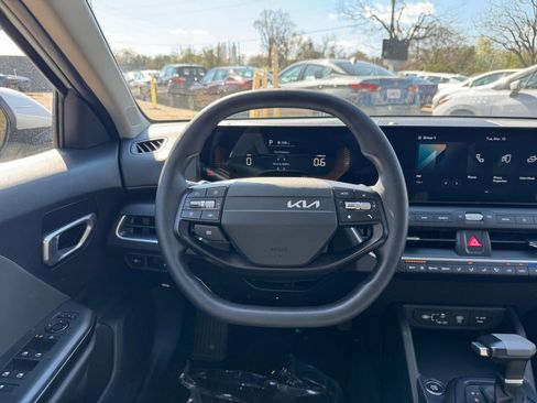 Used 2025 Kia K4 LXS image 30