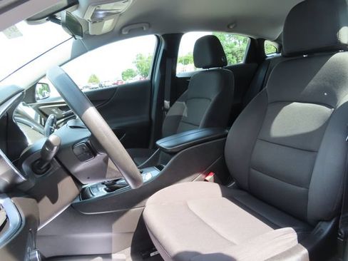 Used 2019 Chevrolet Malibu LT FWD image 18