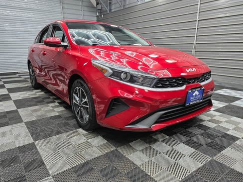 Used 2023 Kia Forte LXS FWD image 4