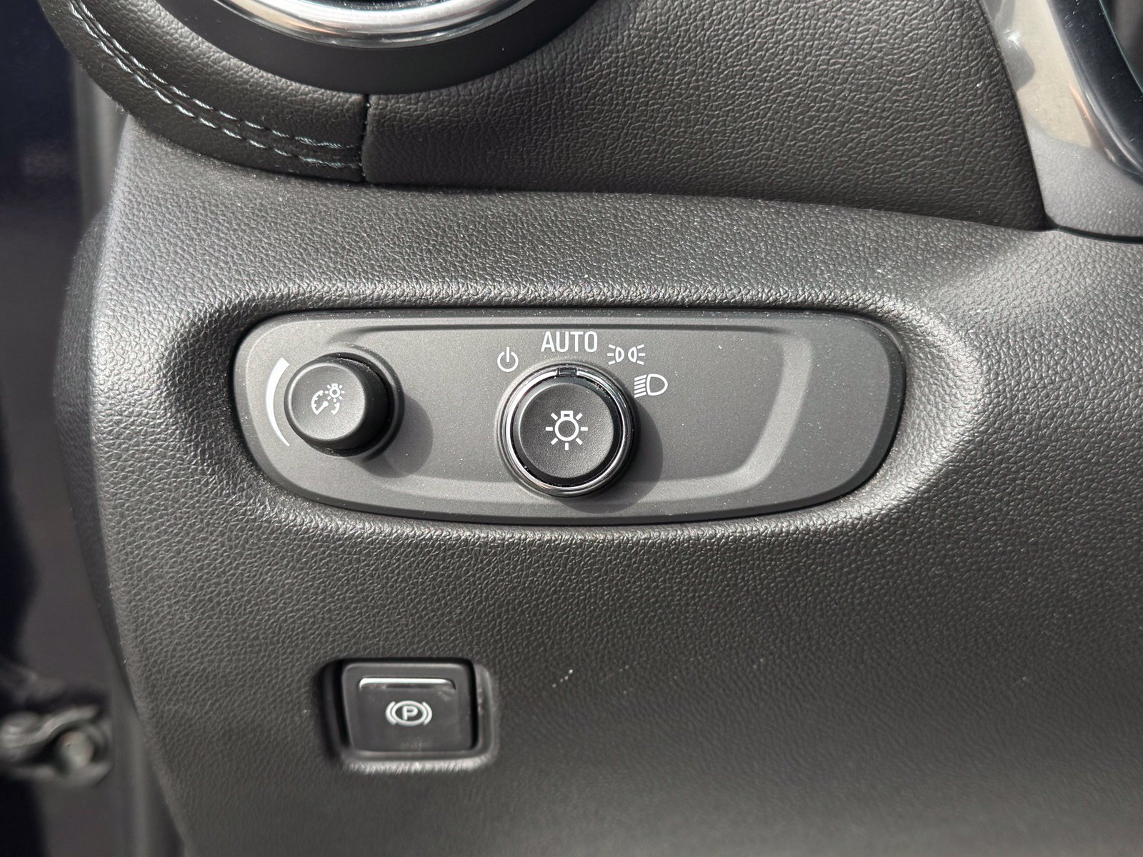Used 2020 Chevrolet Blazer LT FWD image 14