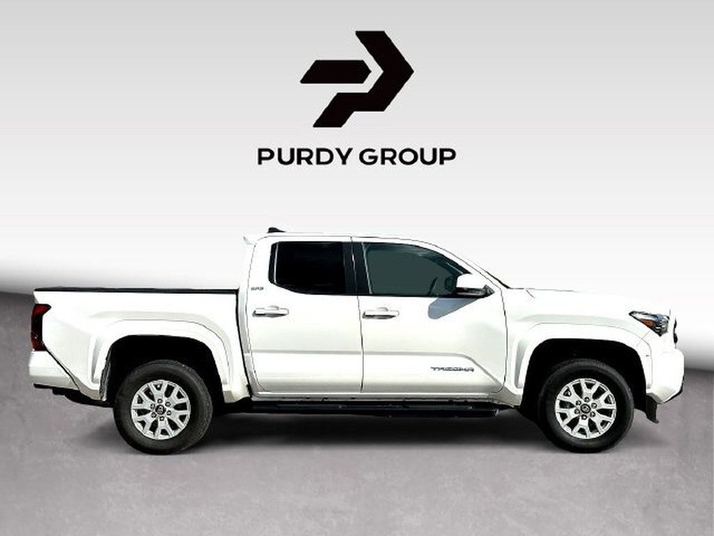 Certified 2025 Toyota Tacoma SR5 w/ SR5 Upgrade Package AWD/4WD image 9