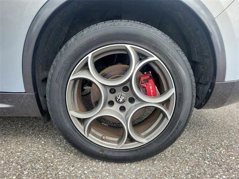 Used 2022 Alfa Romeo Stelvio Ti image 5