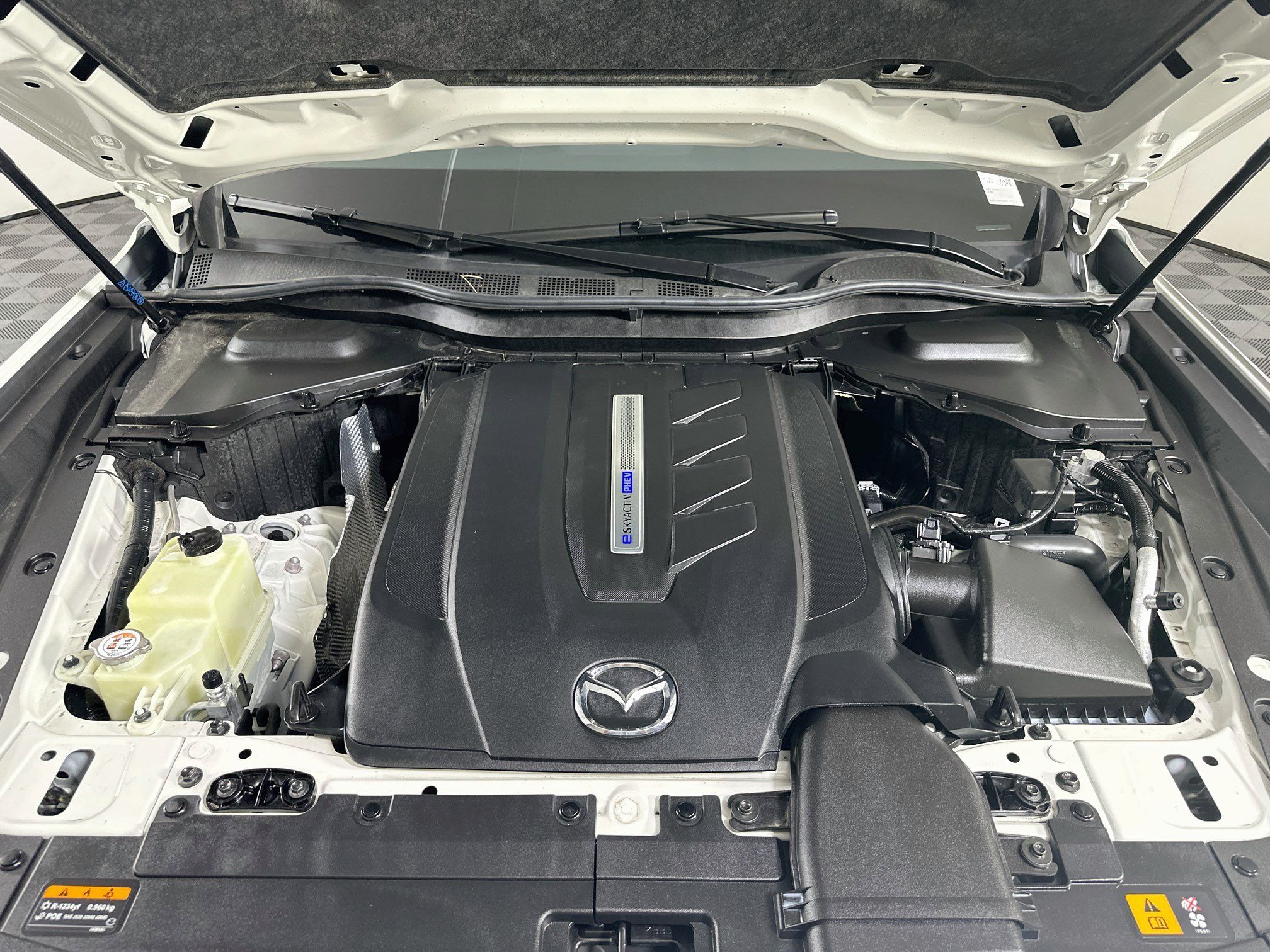 Used 2024 MAZDA CX-90 Plug-In Hybrid w/ Preferred AWD/4WD image 37