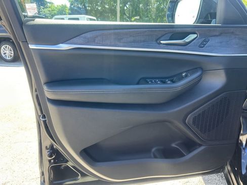 Certified 2024 Jeep Grand Cherokee Limited image 35