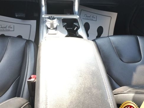 Used 2022 Ford Edge Titanium image 29