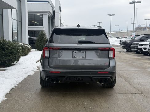 Used 2025 Ford Explorer ST image 6