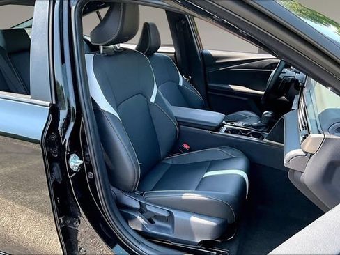 Used 2025 Toyota Camry SE w/ Convenience Package FWD image 25