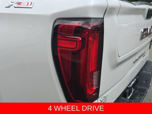 Used 2023 GMC Sierra 1500 SLT w/ SLT Premium Plus Package AWD/4WD image 34