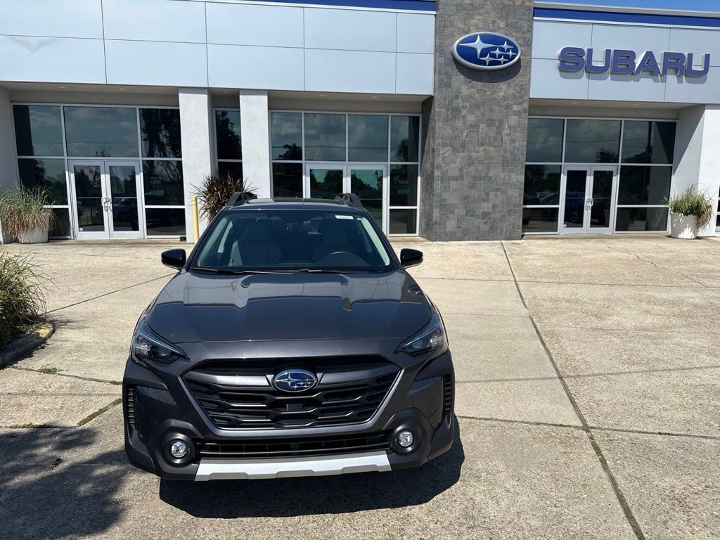 Used 2025 Subaru Outback Limited AWD/4WD image 2