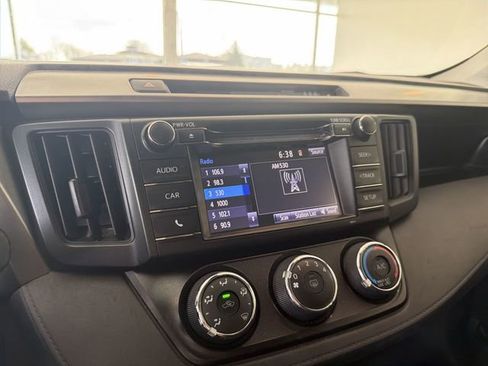 Used 2018 Toyota RAV4 LE w/ Carpet Mat Package image 22
