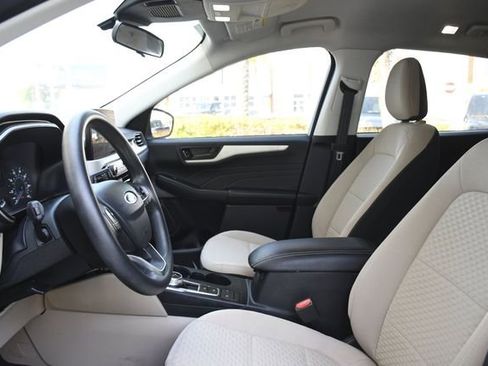 Used 2022 Ford Escape SE image 19