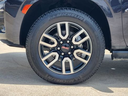 Used 2023 GMC Yukon XL AT4 AWD/4WD image 10