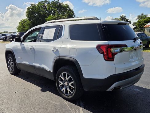 Certified 2023 GMC Acadia SLT FWD image 3