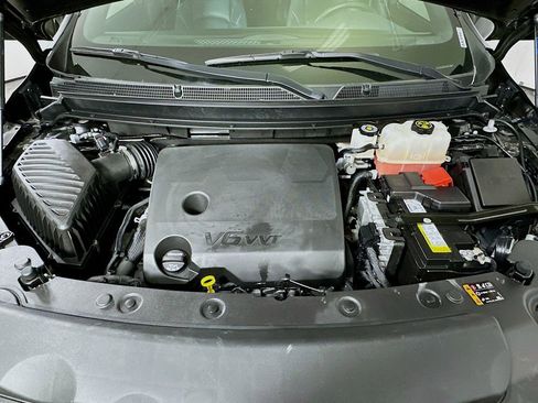 Used 2024 Buick Enclave Essence w/ Technology Package image 9