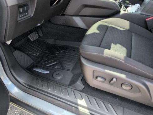 New 2025 GMC Canyon Elevation w/ Convenience Package image 13