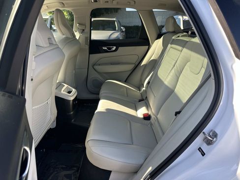 Used 2020 Volvo XC60 T8 Momentum w/ Protection Package Premier image 22