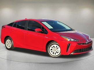 Used 2019 Toyota Prius LE video 1