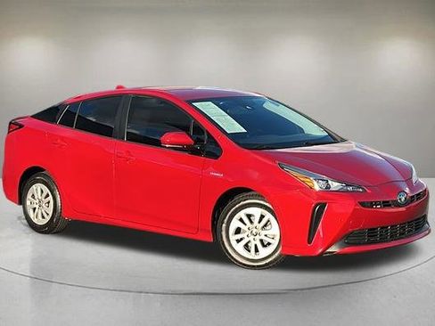 Used 2019 Toyota Prius LE image 1