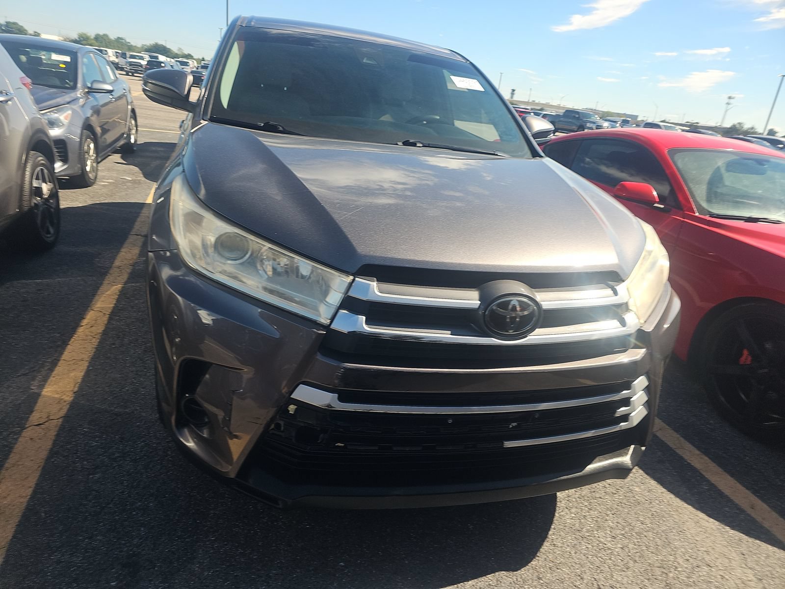Used 2019 Toyota Highlander LE FWD image 2