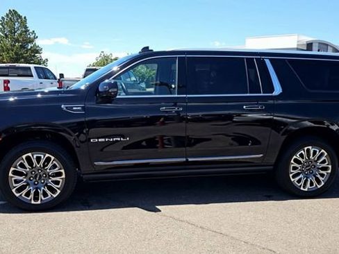 Used 2023 GMC Yukon XL Denali Ultimate AWD/4WD image 5