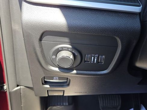 Used 2025 Jeep Grand Cherokee Laredo X w/ Luxury Tech Group I RWD image 27