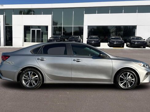 Used 2023 Kia Forte LXS w/ LXS Technology Package image 2