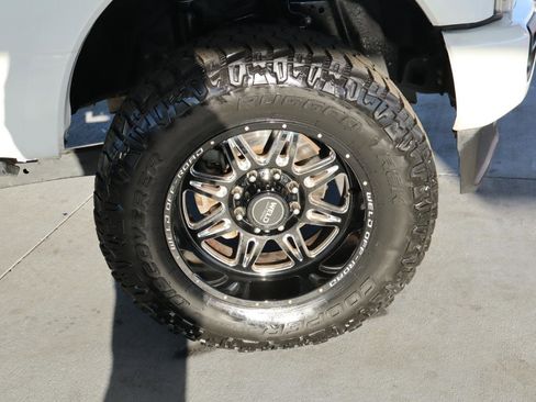 Used 2021 Ford F250 Platinum w/ FX4 Off-Road Package image 44