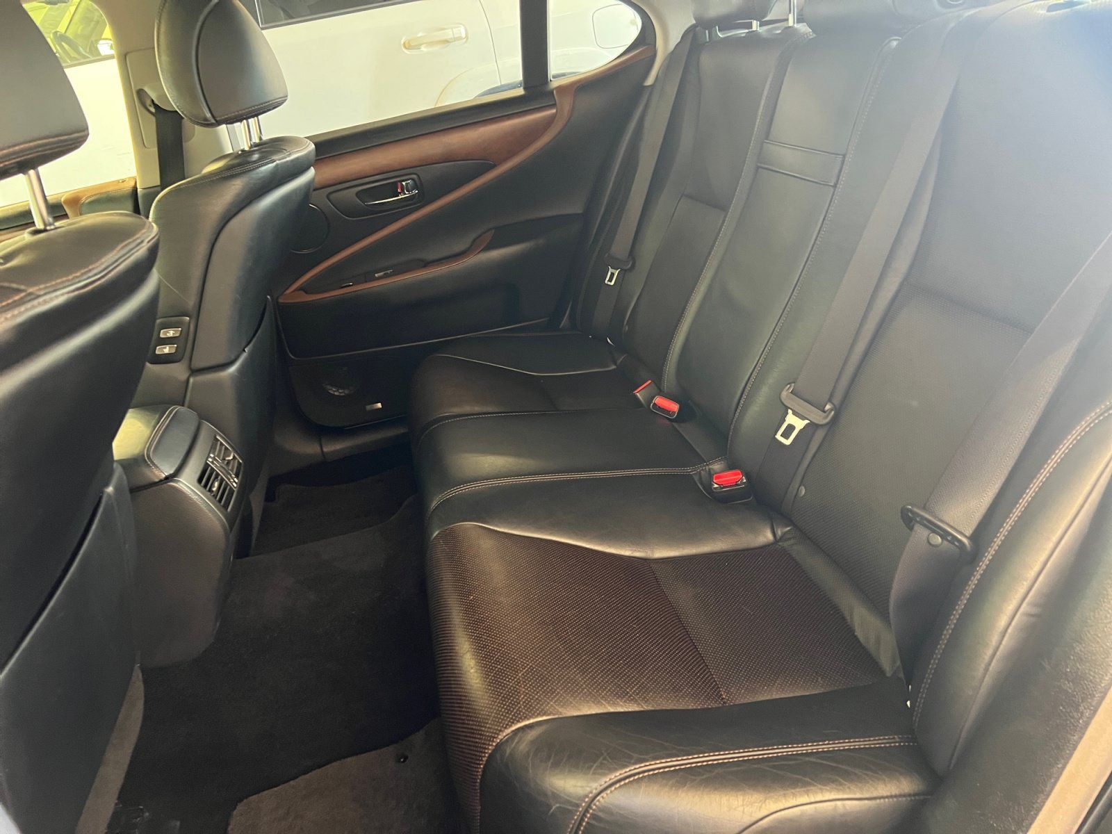 Used 2011 Lexus LS 460 w/ Sport Pkg RWD image 24