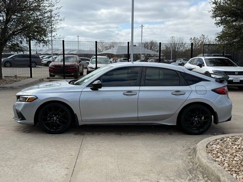 Used 2023 Honda Civic Sport image 2