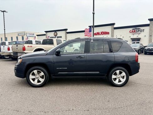 Used 2014 Jeep Compass Latitude AWD/4WD image 3