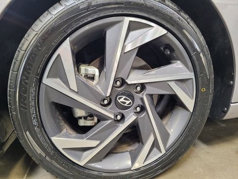 Used 2025 Hyundai Elantra Sport FWD image 31