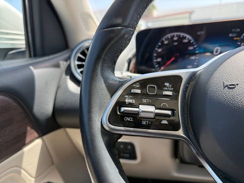 Used 2023 Mercedes-Benz GLB 250 4MATIC w/ Premium Package image 16