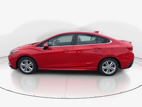 Used 2018 Chevrolet Cruze LT w/ Convenience Package image 8