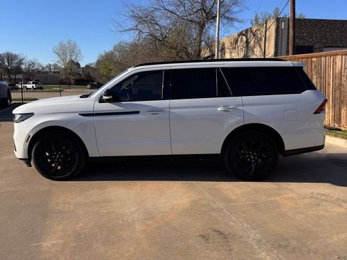 Used 2025 Lincoln Navigator Reserve w/ Jet Appearance Package image 4