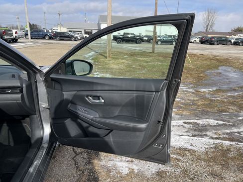 Used 2024 Nissan Sentra SV image 32