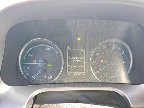 Used 2018 Toyota RAV4 LE Plus w/ Carpet Mat Package AWD/4WD image 8