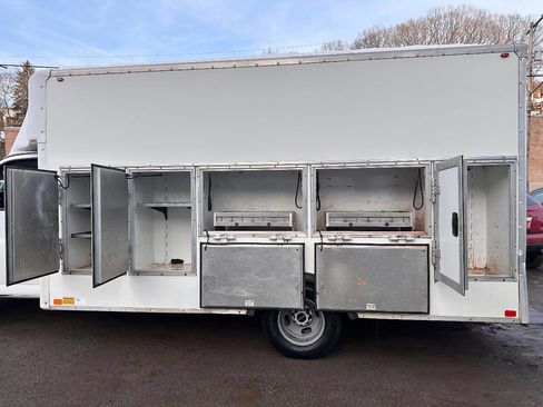 Used 2016 GMC Savana 3500 image 4